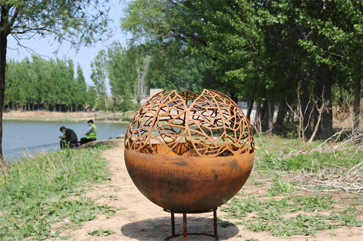 Hố lửa điêu khắc quả cầu ngoài trời bằng thép Corten