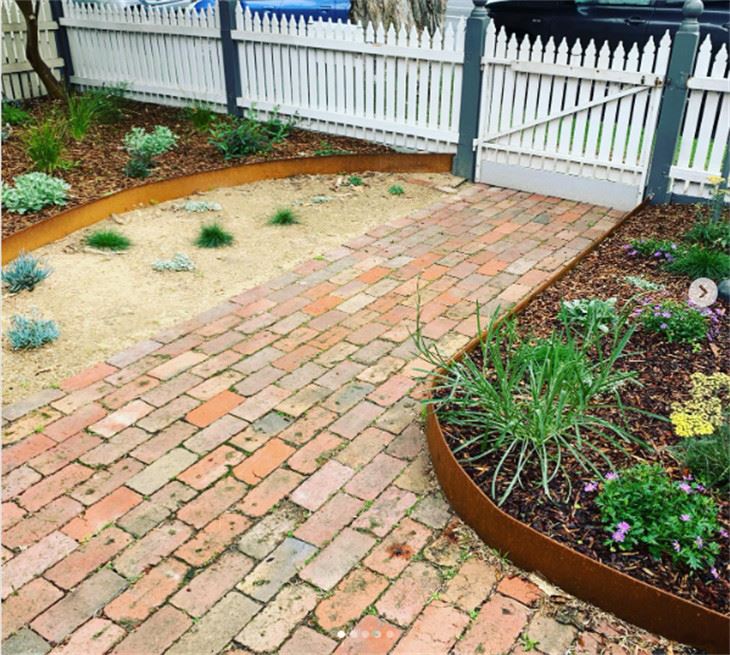 Hàng rào viền vườn thép Corten linh hoạt